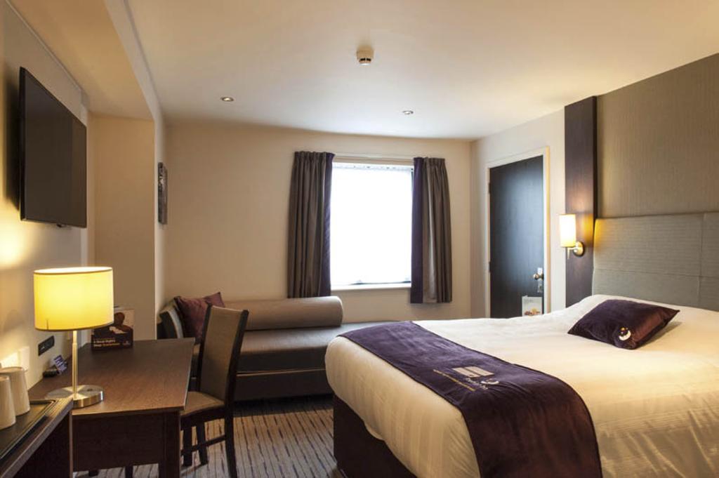 Premier Inn Dover Central - Eastern Ferry Terminal Стая снимка