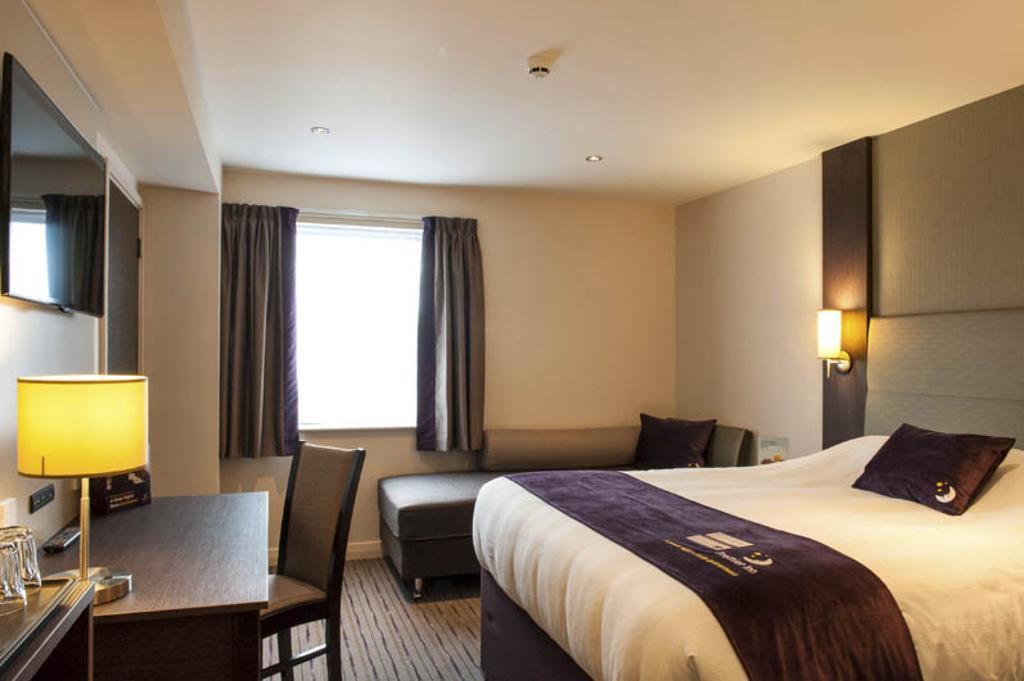 Premier Inn Dover Central - Eastern Ferry Terminal Екстериор снимка