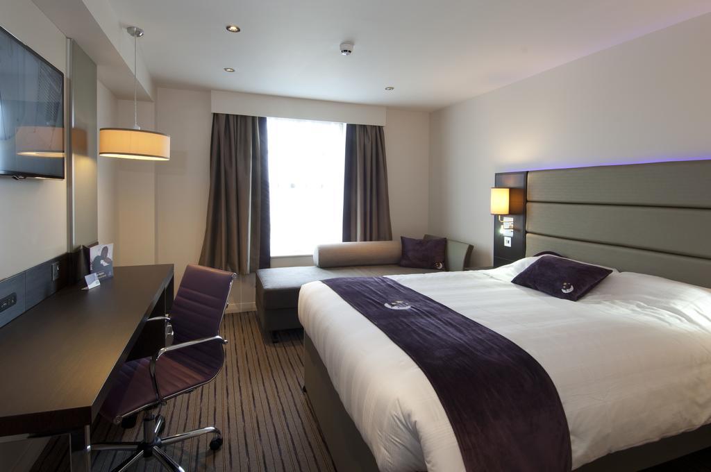 Premier Inn Dover Central - Eastern Ferry Terminal Екстериор снимка