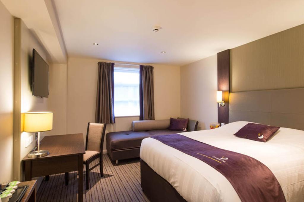 Premier Inn Dover Central - Eastern Ferry Terminal Стая снимка