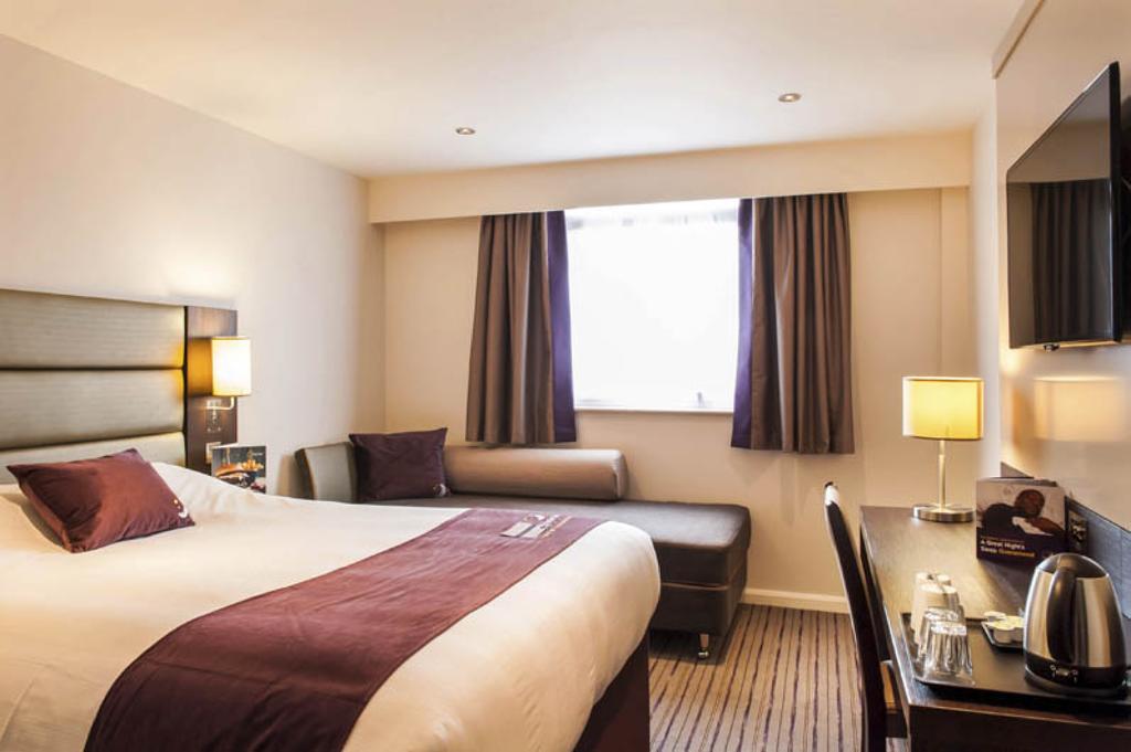 Premier Inn Dover Central - Eastern Ferry Terminal Екстериор снимка