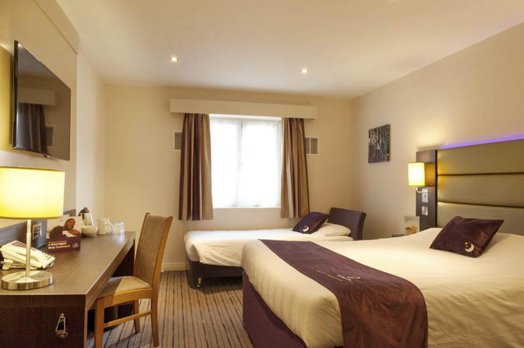 Premier Inn Dover Central - Eastern Ferry Terminal Стая снимка