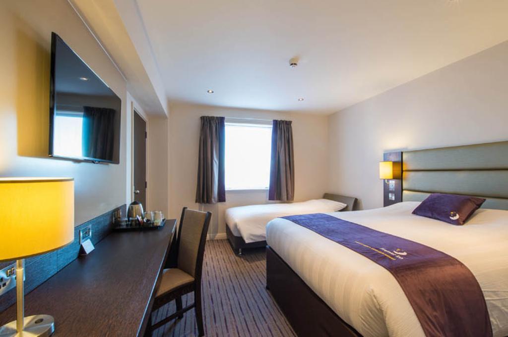 Premier Inn Dover Central - Eastern Ferry Terminal Стая снимка