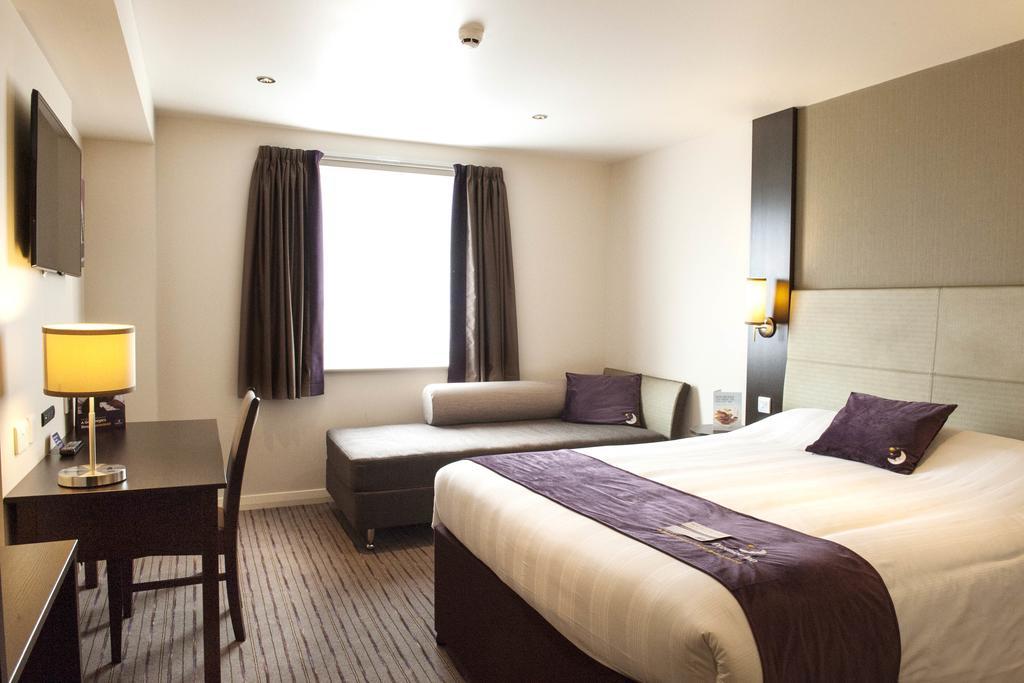 Premier Inn Dover Central - Eastern Ferry Terminal Стая снимка