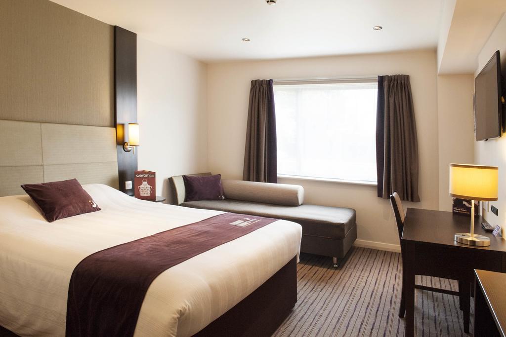 Premier Inn Dover Central - Eastern Ferry Terminal Стая снимка