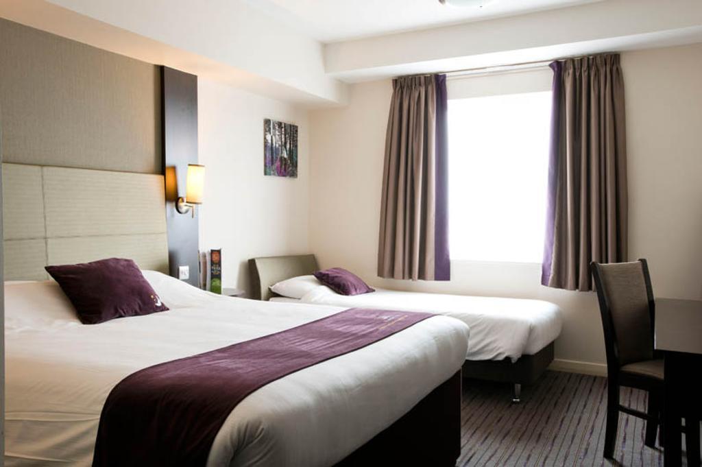 Premier Inn Dover Central - Eastern Ferry Terminal Стая снимка