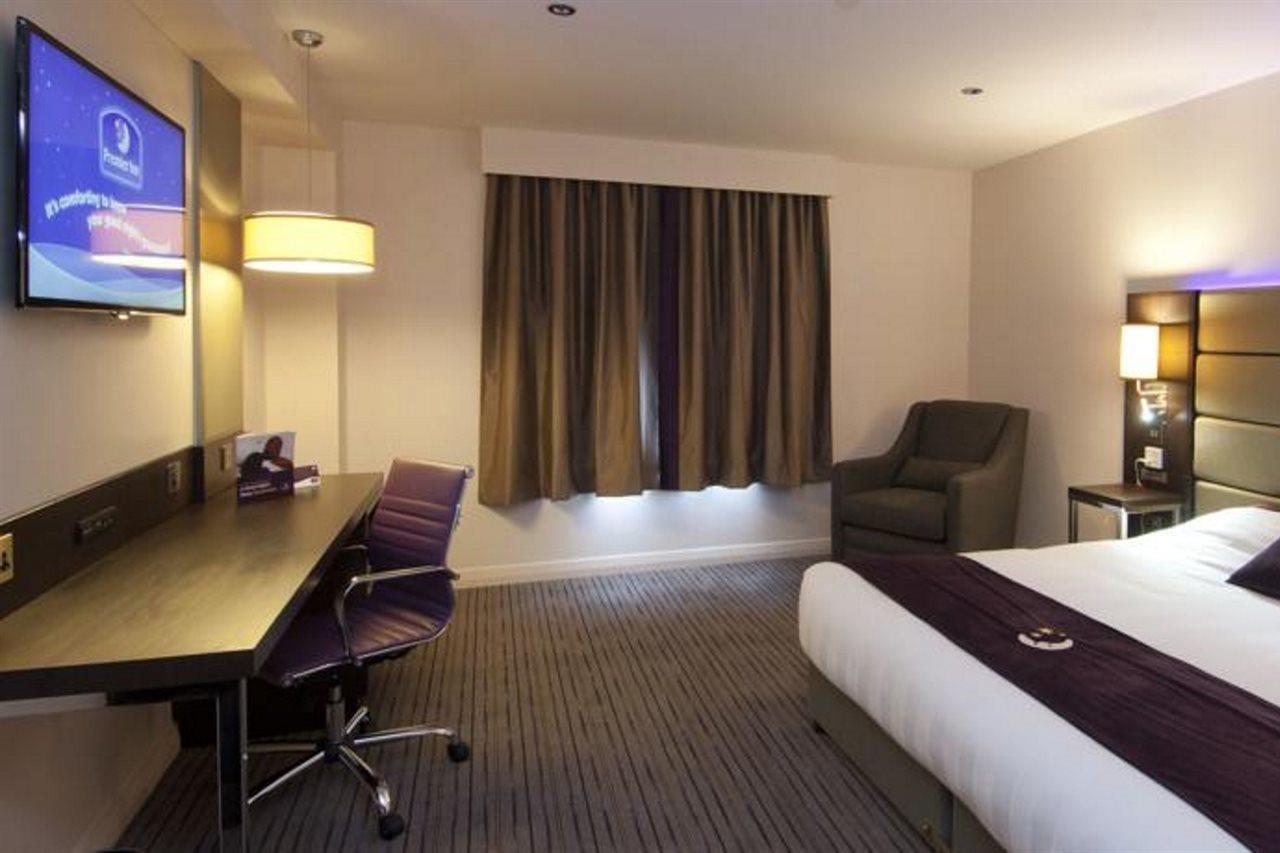 Premier Inn Dover Central - Eastern Ferry Terminal Екстериор снимка