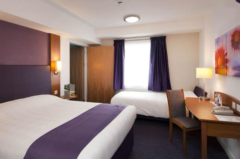 Premier Inn Dover Central - Eastern Ferry Terminal Екстериор снимка