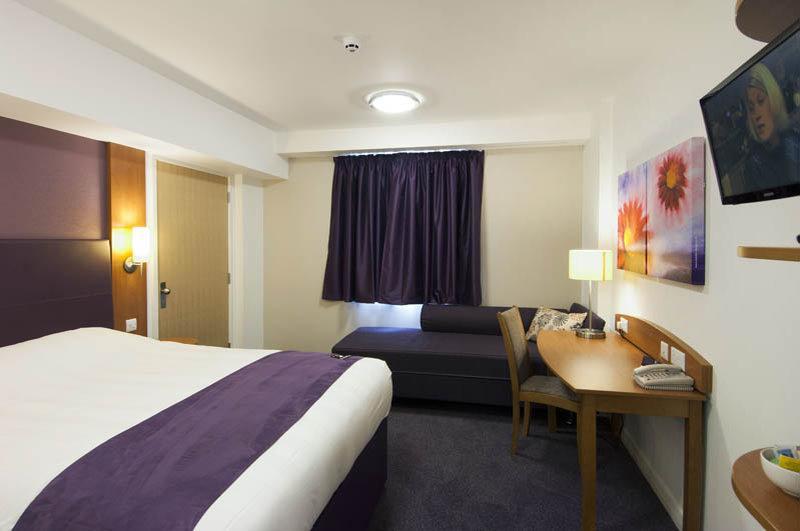 Premier Inn Dover Central - Eastern Ferry Terminal Екстериор снимка